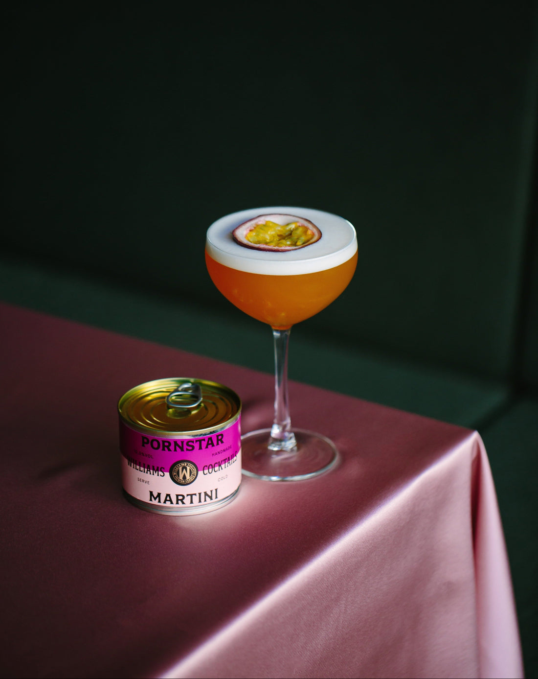 Pornstar Martini garnering: verse passievrucht, tijm of limoen